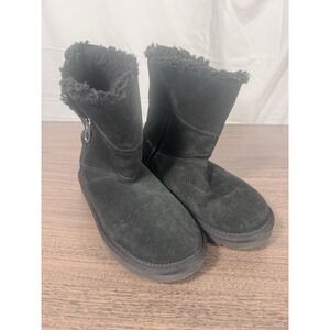 Koolaburra By Ugg Women's Aribel Black Short Boots Size 6 Pull On Suede Faux Fur
